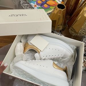 Alexander Mcqueen size 7.5 Women